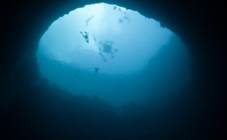 el-abismo-submarino-mas-profundo-del-oceano-pacifico-es-ocho-veces-mas-profundo-que-la-altura-del-empire-state_912x564